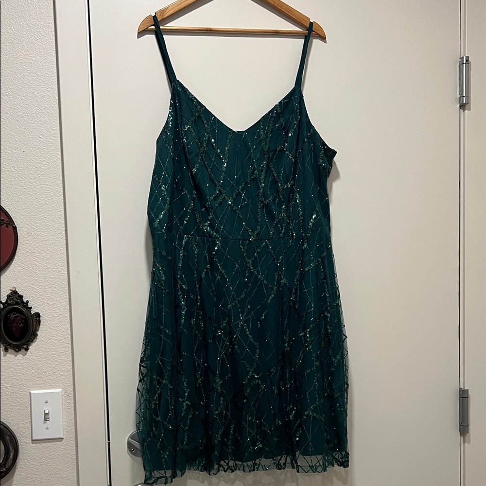 Elegant Green Sequin Spaghetti Strap Dress